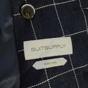 Suitsupply vest in a small